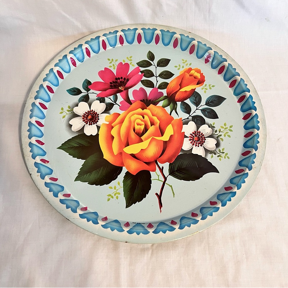 Vintage metal tin serving tray floral design